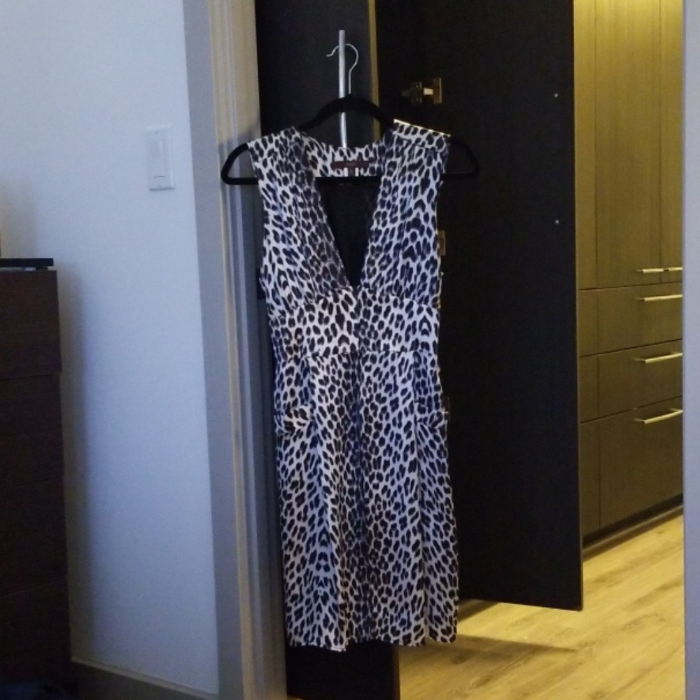 100% silk leopard print dress with pockets!